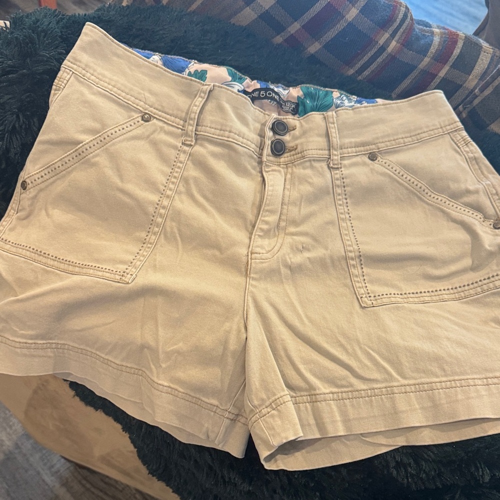 Women’s Tan Cotton Utility Shorts